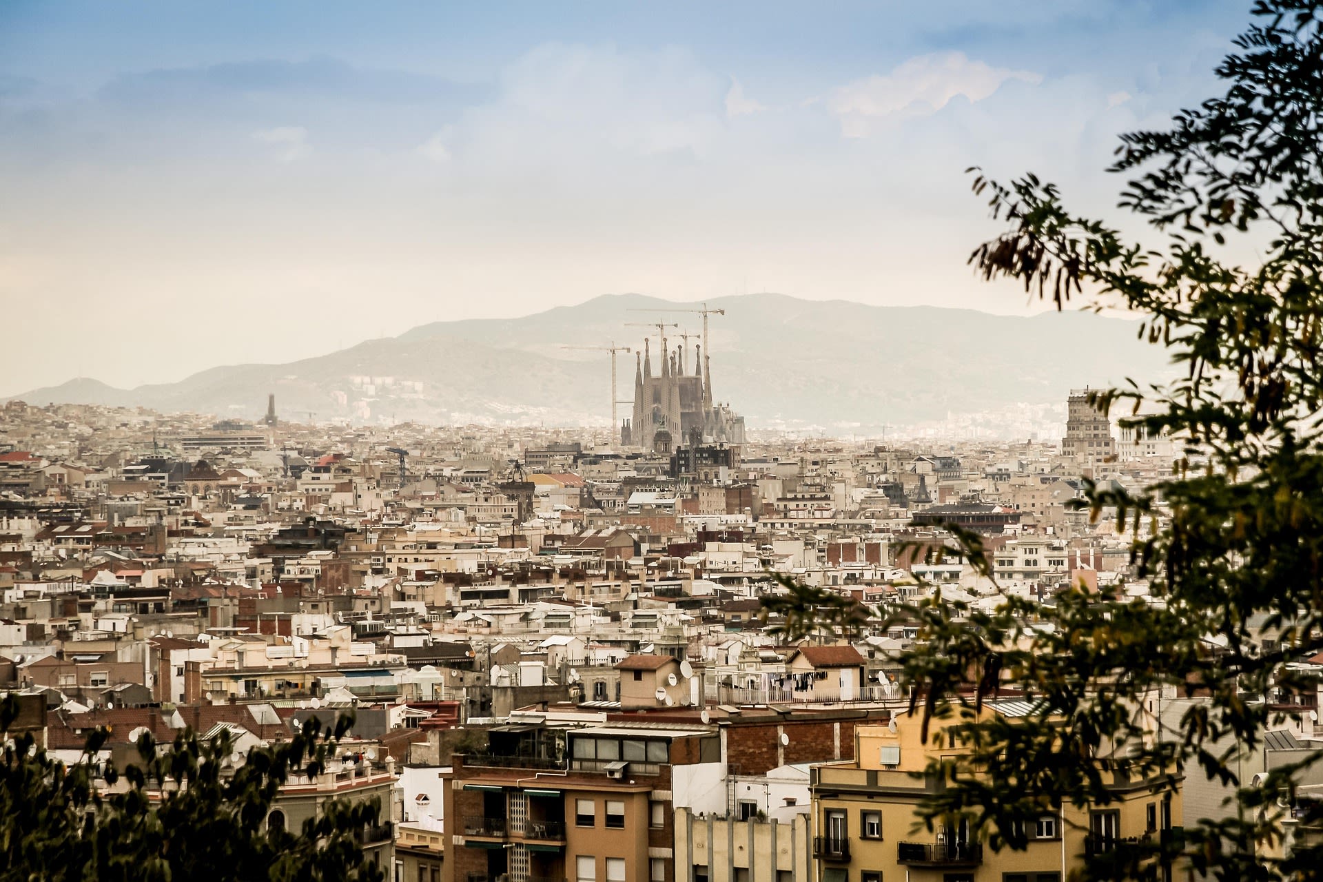 Imagen de la Sagrada Familia desde la lejanía